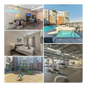 Hot Tub Pool King Bed Game Room Parking